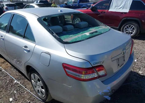 2011 Toyota Camry Le z USA, uszkodzony, nr VIN 4T1BF3EK6BU697376